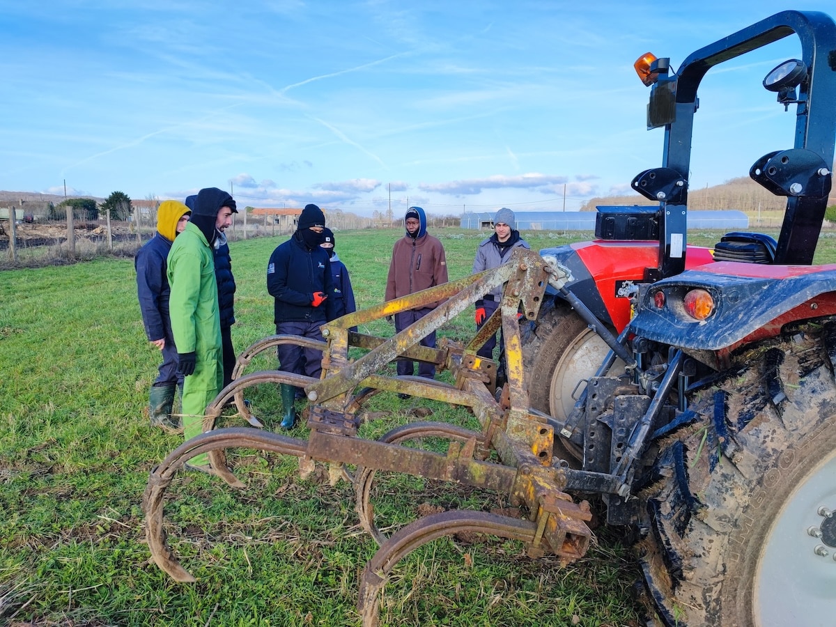 Lycéens et tracteur